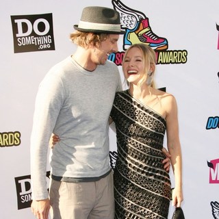 Dax Shepard, Kristen Bell in 2011 Do Something Awards - Arrivals