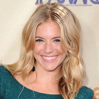 Sienna Miller in 2009 MTV Movie Awards - Arrivals
