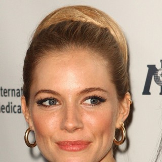 Sienna Miller Is Honored by International Medical Corps - sienna-miller-is-honored-by-international-medical-corps-01