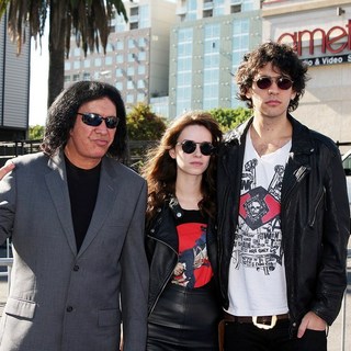 Gene Simmons, Alex Esso, Nick Simmons in 2011 Do Something Awards - Arrivals