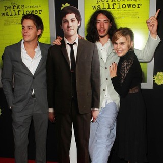 Johnny Simmons, Ezra Miller, Mae Whitman in The Los Angeles Premiere of The Perks of Being a Wallflower - Arrivals
