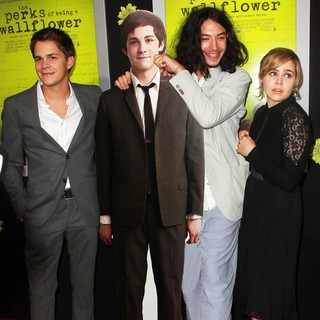 Johnny Simmons, Ezra Miller, Mae Whitman in The Los Angeles Premiere of The Perks of Being a Wallflower - Arrivals