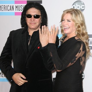 Gene Simmons, Shannon Tweed in 2011 American Music Awards - Arrivals