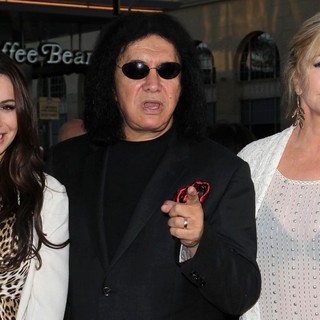 Sophie Simmons, Gene Simmons, Shannon Tweed in The Los Angeles Premiere Ted - Arrivals