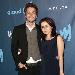 Mae Whitman in 24th Annual GLAAD Media Awards - Arrivals - simmons-whitman-24th-annual-glaad-media-awards-02