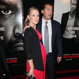 Molly Sims, Scott Stuber in The Safe House Premiere - Arrivals