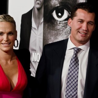 The Safe House Premiere - Arrivals - sims-stuber-premiere-safe-house-04