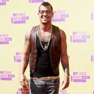 SkyBlu, LMFAO in 2012 MTV Video Music Awards - Arrivals