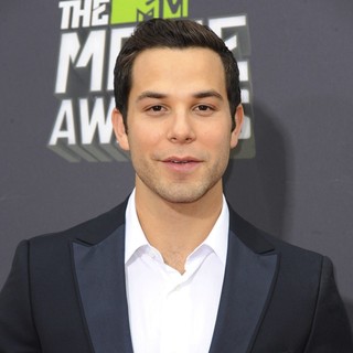 Skylar Astin