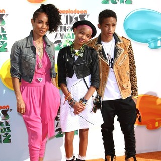 Jada Pinkett Smith, Willow Smith, Jaden Smith in 2012 Kids' Choice Awards - Arrivals