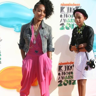 Jada Pinkett Smith, Willow Smith in 2012 Kids' Choice Awards - Arrivals