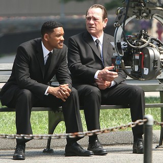 Will Smith, Tommy Lee Jones in Shooting on Location for Men in Black 3