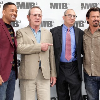 Will Smith, Tommy Lee Jones, Barry Sonnenfeld, Josh Brolin in Men in Black 3 Photocall