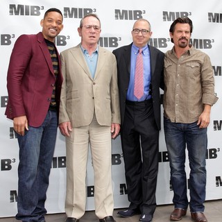 Will Smith, Tommy Lee Jones, Barry Sonnenfeld, Josh Brolin in Men in Black 3 Photocall