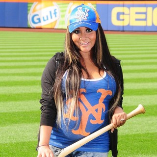 Snooki in Snooki Meets The New York Mets Third Basemen David Wright