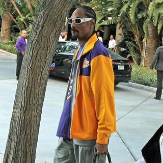 Snoop Dogg in Celebrity Arrivals at The Basketball Match between Los Angeles Lakers and The Chicago Bulls