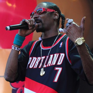 Snoop Dogg in Snoop Dogg Performing Live at Summadayze