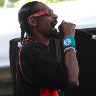 Snoop Dogg in Snoop Dogg Performing Live at Summadayze
