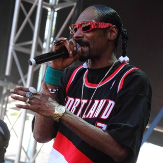 Snoop Dogg in Snoop Dogg Performing Live at Summadayze