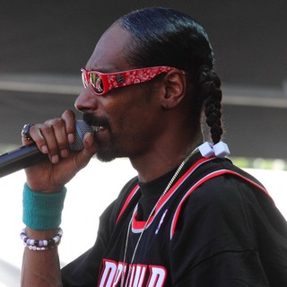Snoop Dogg in Snoop Dogg Performing Live at Summadayze
