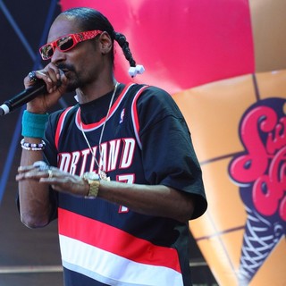 Snoop Dogg in Snoop Dogg Performing Live at Summadayze