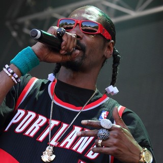 Snoop Dogg in Snoop Dogg Performing Live at Summadayze