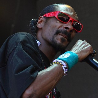 Snoop Dogg in Snoop Dogg Performing Live at Summadayze
