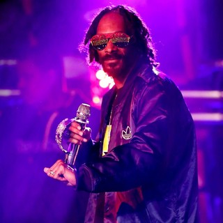 Snoop Dogg in Snoop Dogg Performing Live in Concert