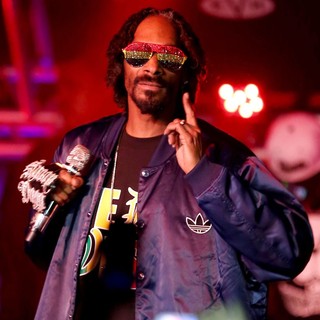 Snoop Dogg in Snoop Dogg Performing Live in Concert