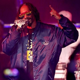 Snoop Dogg in Snoop Dogg Performing Live in Concert