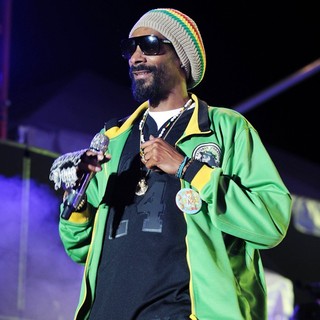 Snoop Dogg in Snoop Dogg Performing at Sunfest