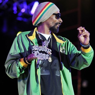 Snoop Dogg in Snoop Dogg Performing at Sunfest