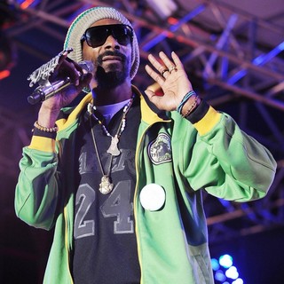 Snoop Dogg in Snoop Dogg Performing at Sunfest