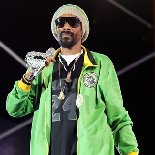 Snoop Dogg in Snoop Dogg Performing at Sunfest