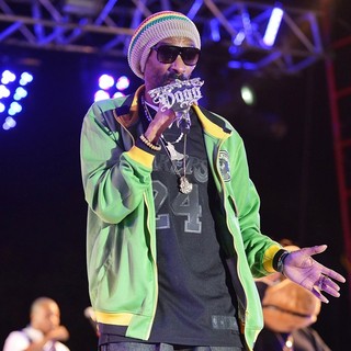 Snoop Dogg in Snoop Dogg Performing at Sunfest
