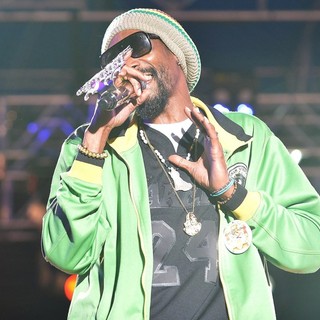 Snoop Dogg in Snoop Dogg Performing at Sunfest