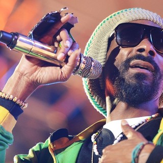 Snoop Dogg in Snoop Dogg Performing at Sunfest