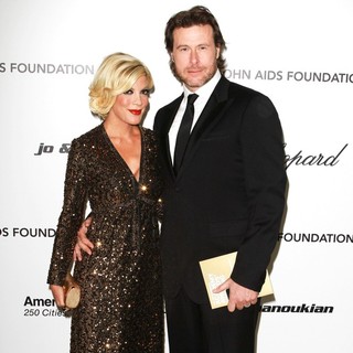 Tori Spelling, Dean McDermott in 19th Annual Elton John AIDS Foundation Academy Awards Viewing Party - Arrivals