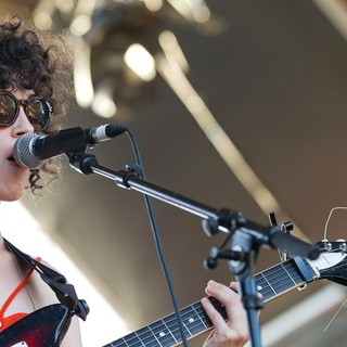St. Vincent Performing at The 16th Festival SuperBock SuperRock - Day 1 - st-vincent-16th-festival-superbock-superrock-day-1-05