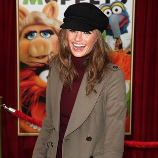 Stana Katic in The Premiere of Walt Disney Pictures' The Muppets - Arrivals