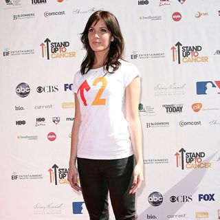 Mandy Moore in 2010 Stand Up To Cancer - Arrivals