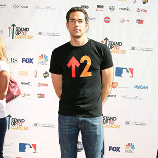 Zachary Levi in 2010 Stand Up To Cancer - Arrivals