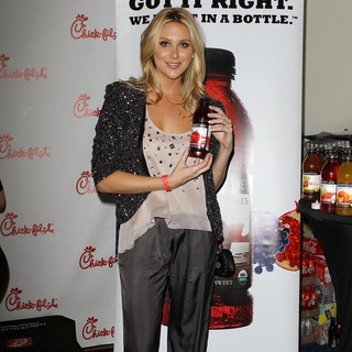 Stephanie Pratt in 102.7 KIIS FM's Jingle Ball 2011 - Gifting Lounge