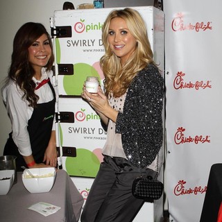 Stephanie Pratt in 102.7 KIIS FM's Jingle Ball 2011 - Gifting Lounge