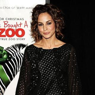 Stephanie Szostak in New York Premiere of We Bought a Zoo - Arrivals
