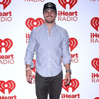 Stephen Amell in 2012 iHeartRadio Music Festival - Day 2 - Arrivals