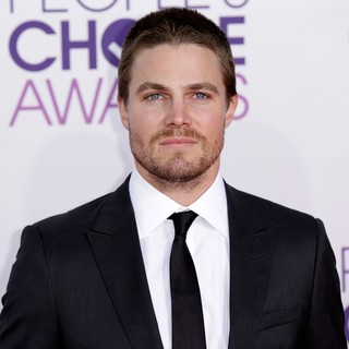 Stephen Amell in People's Choice Awards 2013 - Red Carpet Arrivals