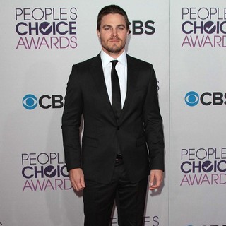 Stephen Amell in People's Choice Awards 2013 - Red Carpet Arrivals
