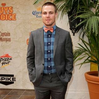 Stephen Amell in Spike TV's 5th Annual 2011 Guys Choice Awards - Arrivals