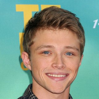Sterling Knight in 2011 Teen Choice Awards - sterling-knight-2011-teen-choice-awards-02